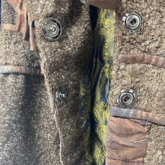 80's Chocolate Brown Ruffled
Trim Raccoon Collar Jacket - Picture 7 of 13